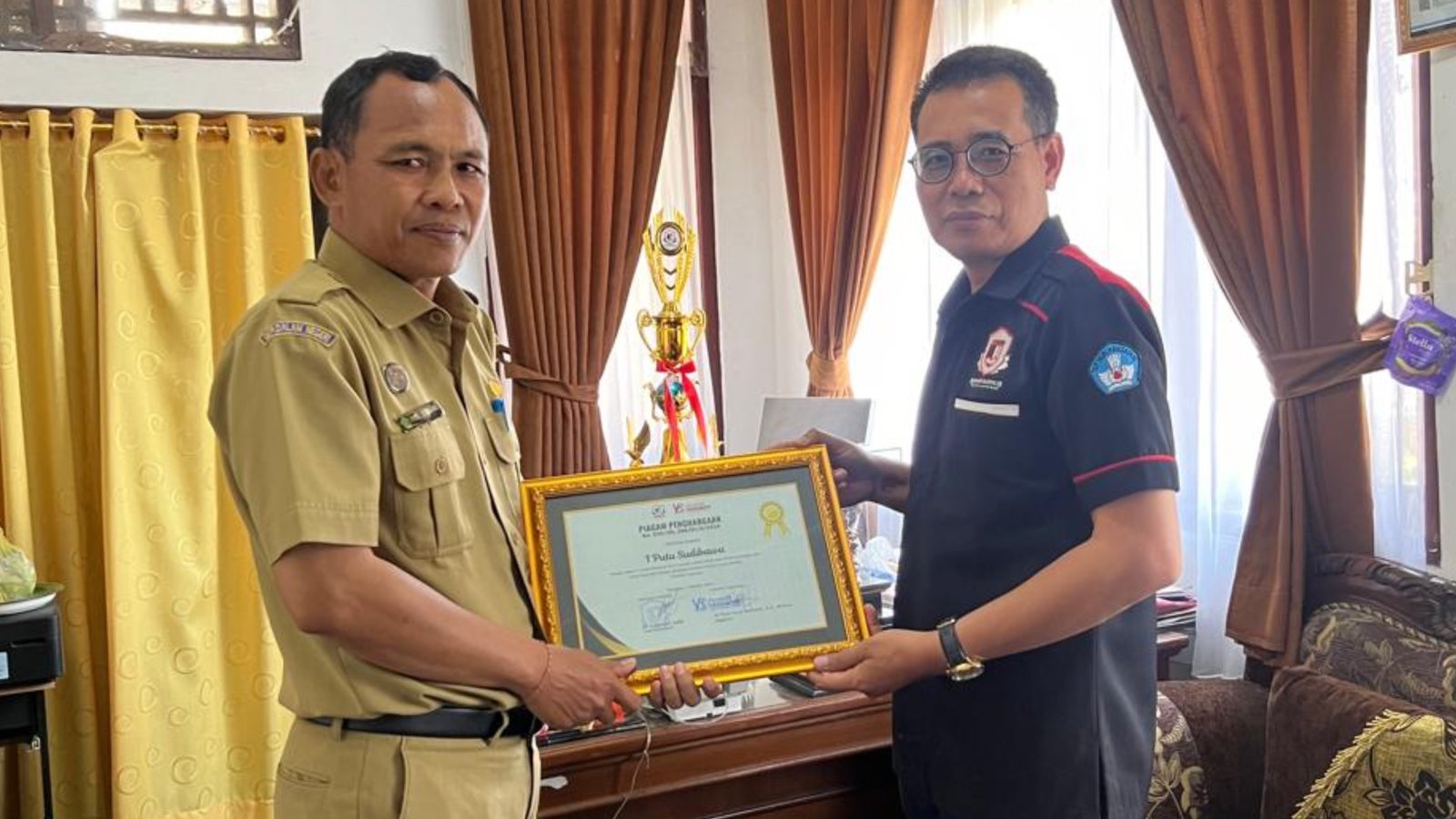 Penyerahan Piala Lomba Nasional Guru Inovatif (LNGI) 2024