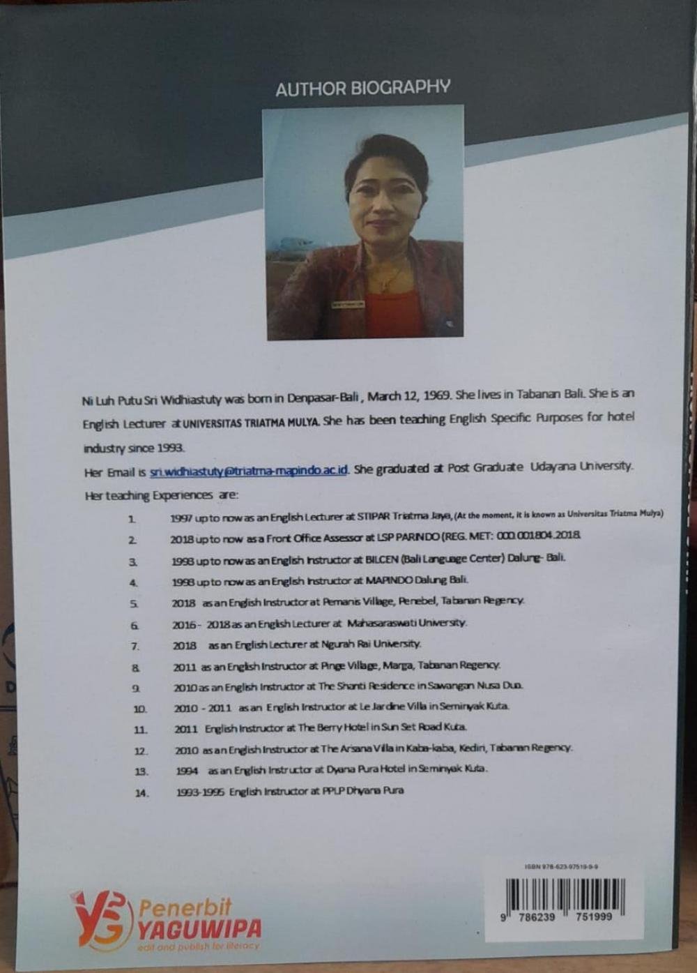 Professional English for Hotel Front Office Staff cover belakang